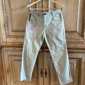 Hollister Slim Straight Epic Flex Chino pants.   Size 30/30 Color- Khaki.